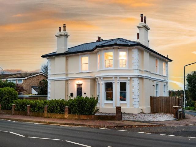 4 bedroom maisonette for sale