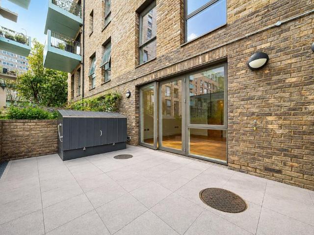 4 bedroom maisonette for sale