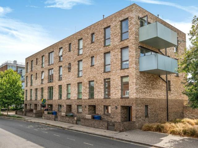 4 bedroom maisonette for sale