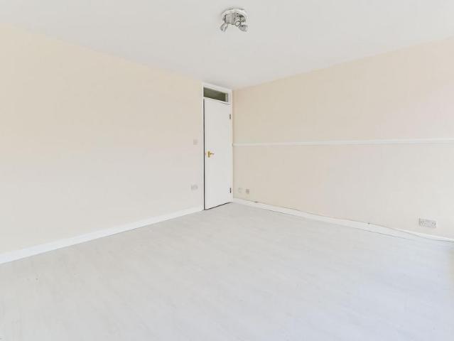 4 bedroom maisonette for sale