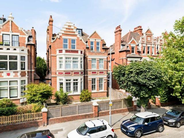 4 bedroom maisonette for sale