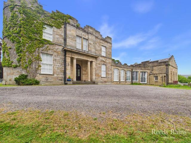 4 bedroom maisonette for sale