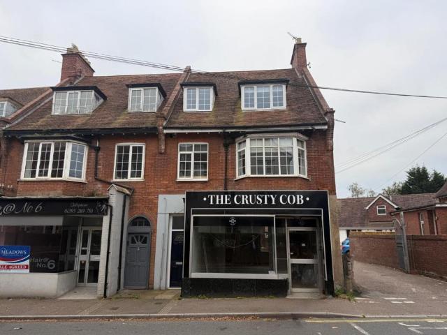4 bedroom maisonette for sale