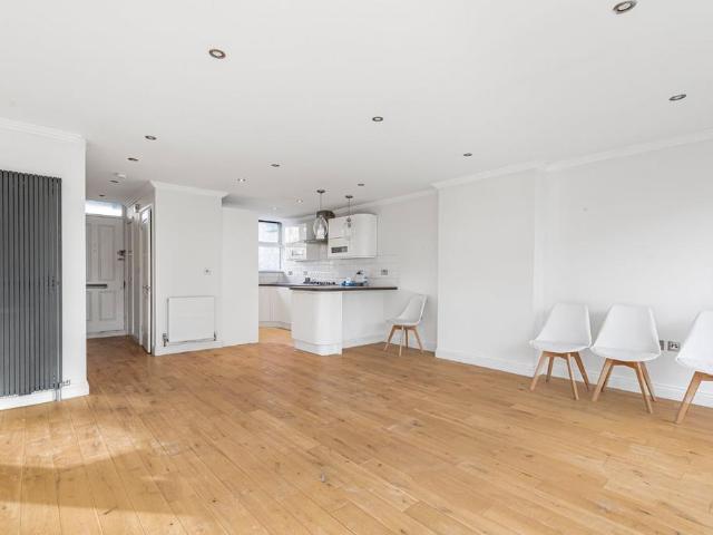 4 bedroom maisonette for sale