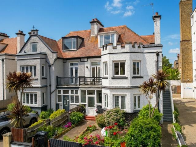 4 bedroom maisonette for sale