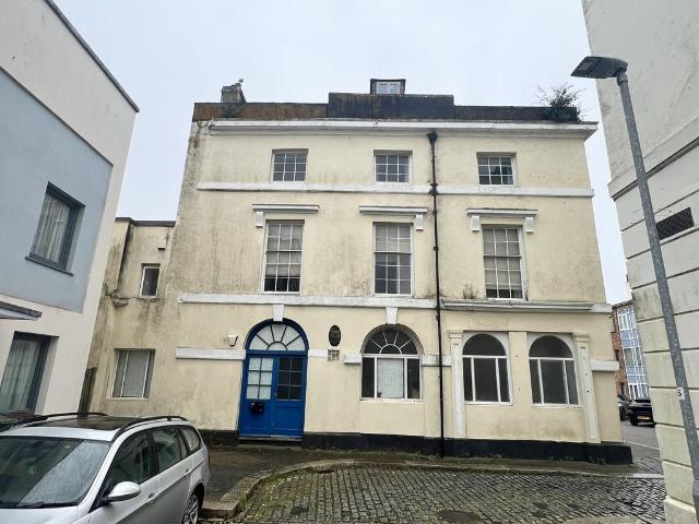 4 bedroom maisonette for sale