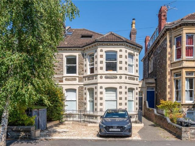 4 bedroom maisonette for sale