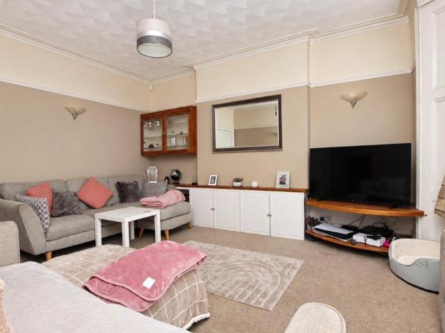 4 bedroom maisonette for sale