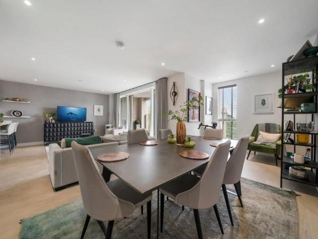 4 bedroom maisonette for sale