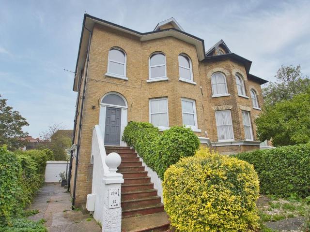 4 bedroom maisonette for sale