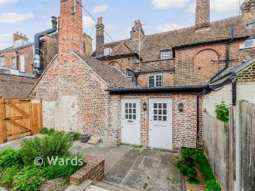 4 bedroom maisonette for sale