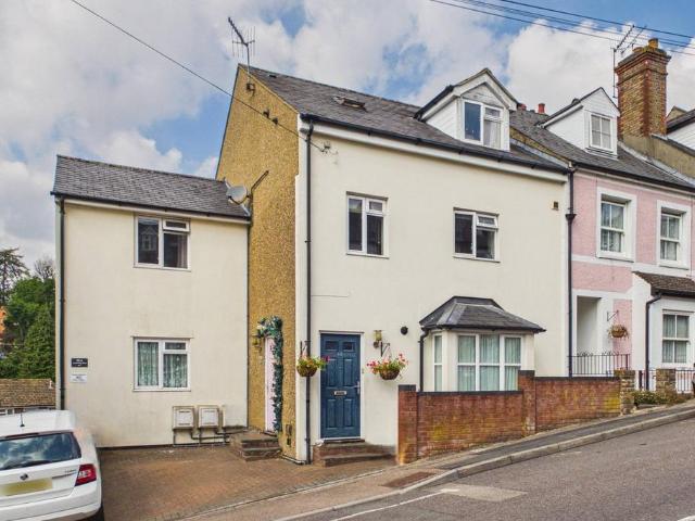 4 bedroom maisonette for sale