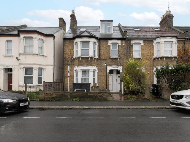 4 bedroom maisonette for sale