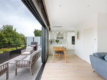 4 bedroom maisonette for sale