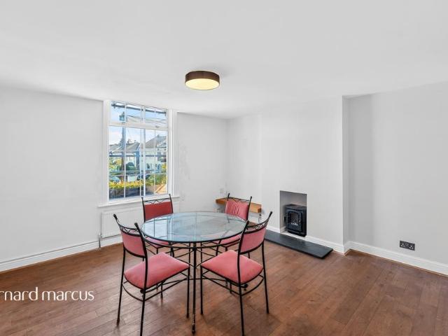 4 bedroom maisonette for sale