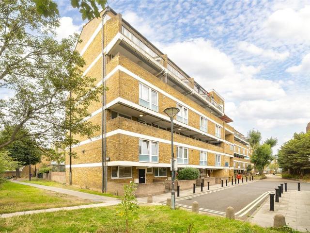 4 bedroom maisonette for sale