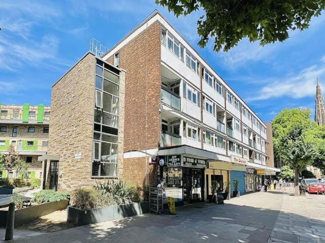 4 bedroom maisonette for sale