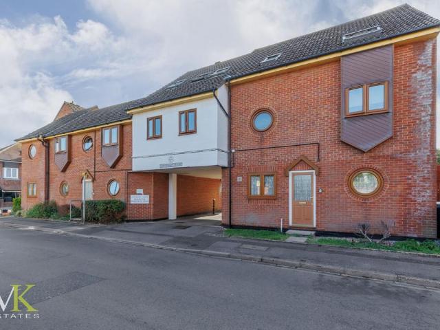 4 bedroom maisonette for sale