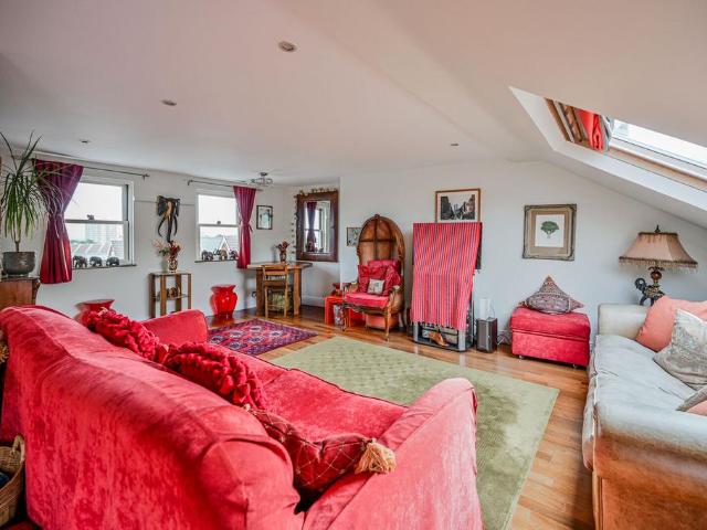 4 bedroom maisonette for sale