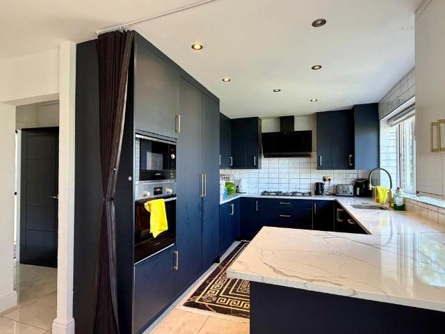 4 bedroom maisonette for sale