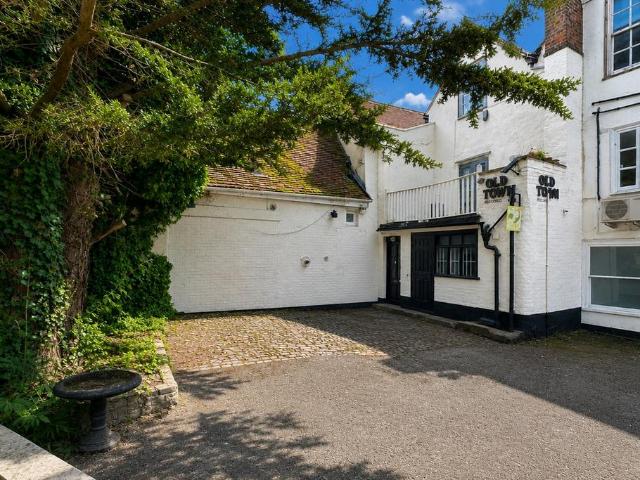 4 bedroom maisonette for sale