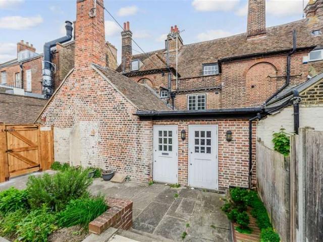 4 Bedroom Maisonette Flat