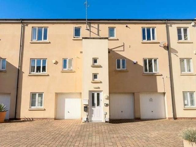 4 Bedroom Maisonette Flat