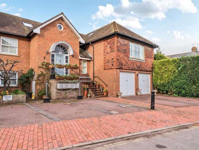 4 Bedroom Maisonette Flat