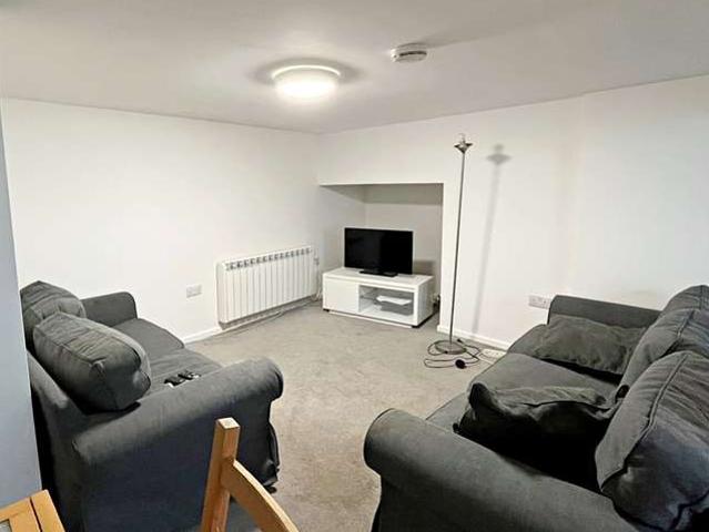 4 Bedroom Maisonette Flat