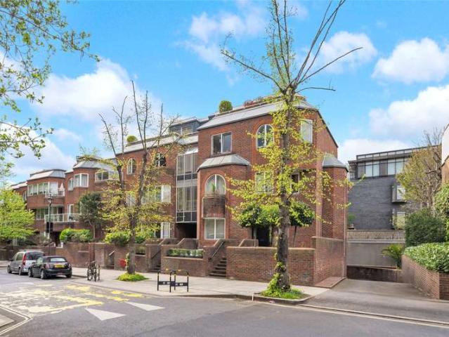 4 Bedroom Maisonette Flat