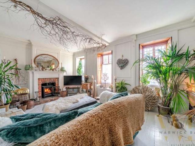 4 Bedroom Maisonette Flat
