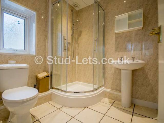 4 Bedroom Maisonette Flat