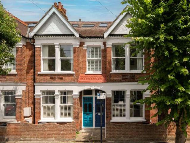 4 Bedroom Maisonette Flat