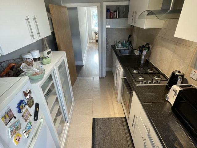 4 Bedroom Maisonette next to Acton Town Station
