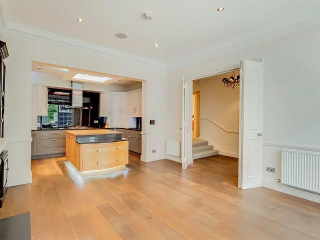 4 bedroom mews