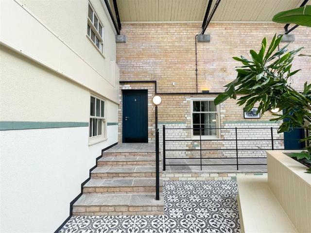 4 bedroom mews to rent