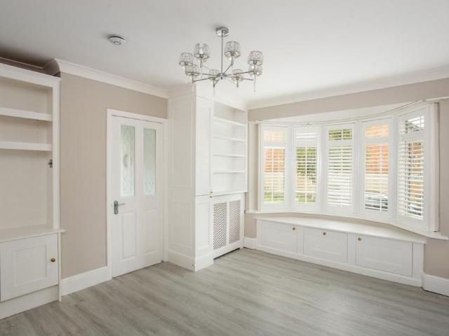 4 bedroom mews to rent