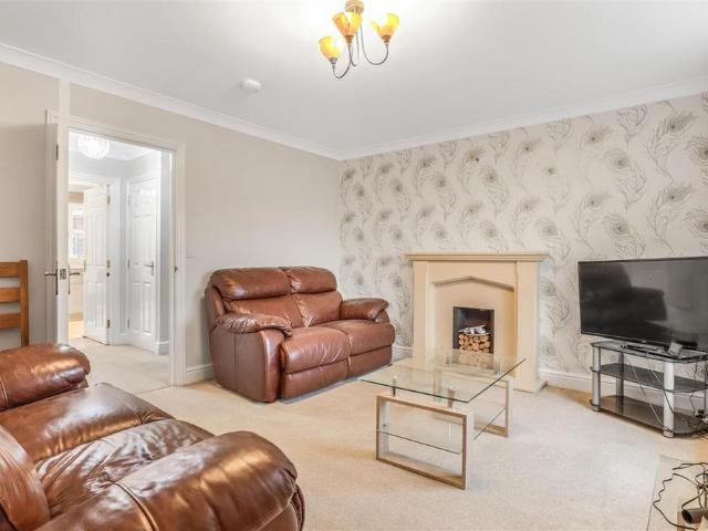 4 bedroom mews to rent