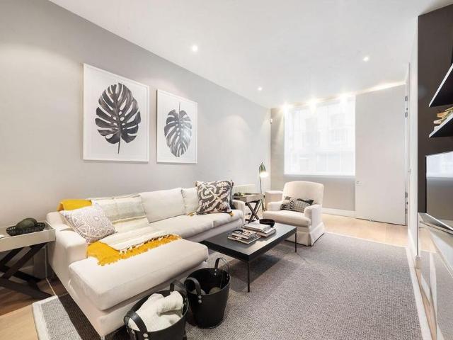 4 bedroom mews to rent
