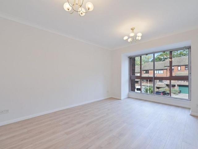 4 bedroom mews to rent