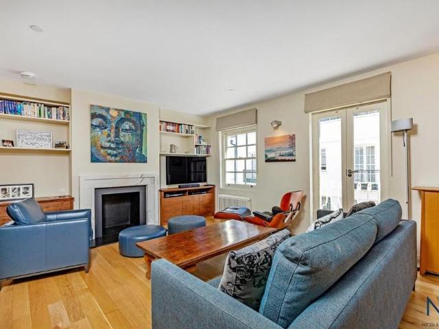 4 bedroom mews to rent