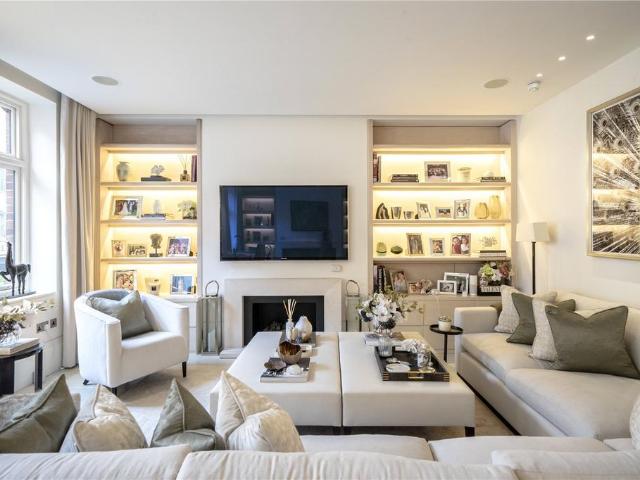4 bedroom mews to rent