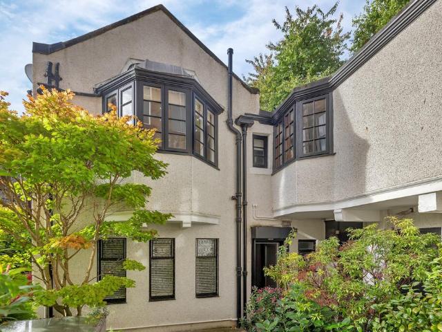 4 bedroom mews for sale