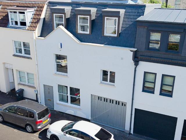 4 bedroom mews for sale