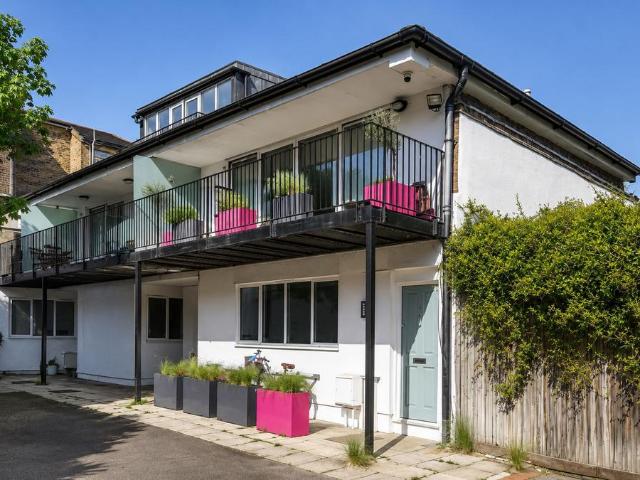 4 bedroom mews for sale