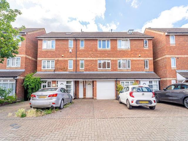 4 bedroom mews for sale
