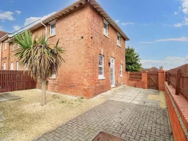 4 bedroom mews property for rent in Frythe Close, Kenilworth.