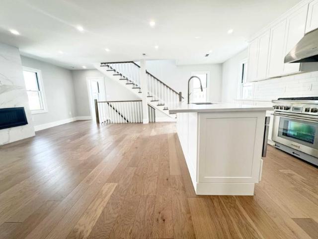 4 bedroom, Medford MA 02155 LS98396895