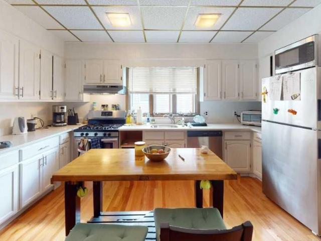 4 bedroom, Medford MA 02155 LS98397589