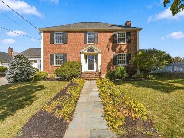 4 bedroom, Melrose MA 02176 105586975